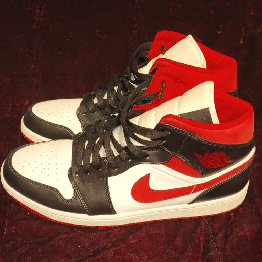 Jordan 1 Mid Black Gym Red